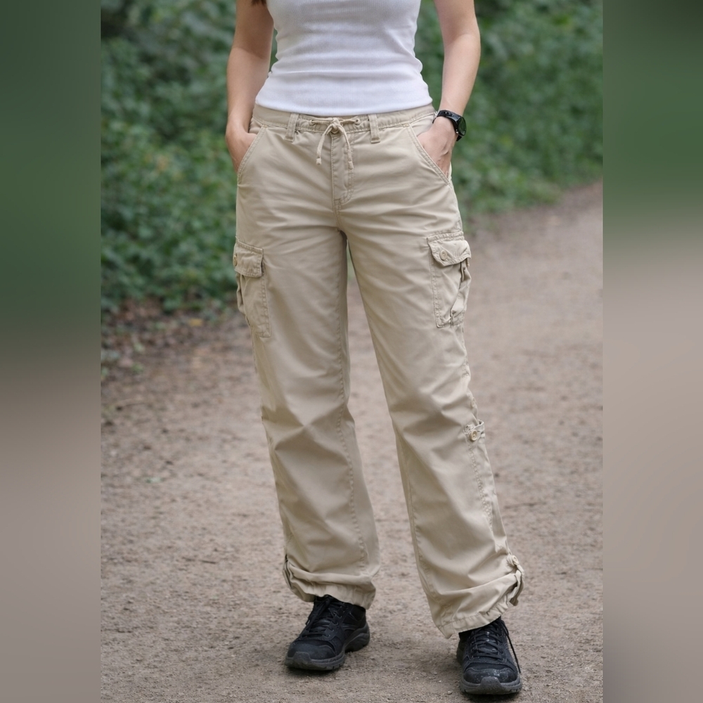 100% Cotton Lightweight Cargo Pants in Light Khaki